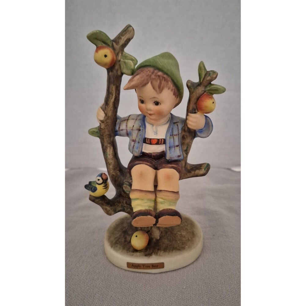 M.I Hummel - Goebel - "Apple Tree Boy" #142 /1 - TMK3 - Small Stylized Bee